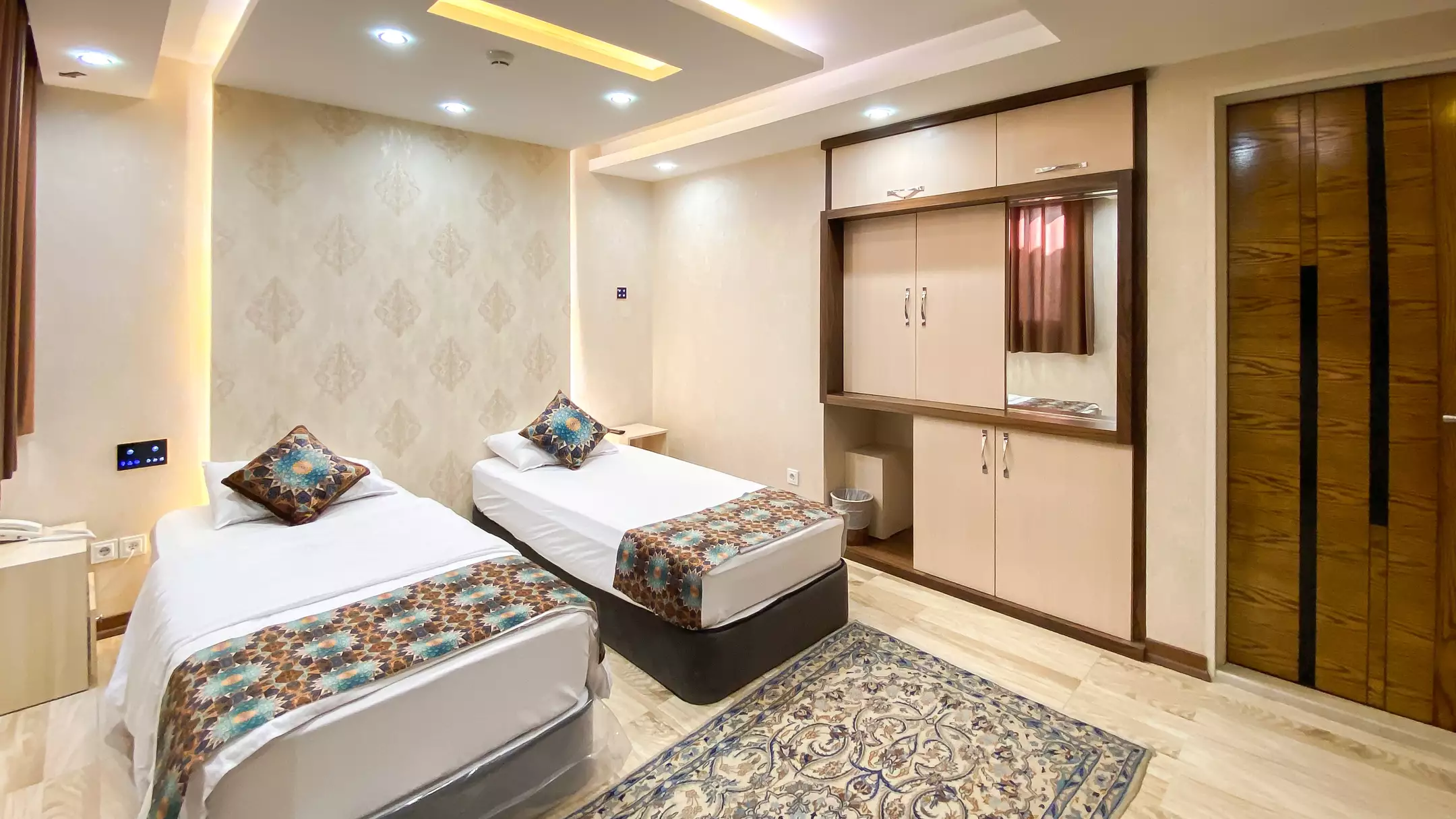 Alibaba https://cdn.alibaba.ir/ostorage/hotel-accommodation-images/6704ddfc76f5bf0b3af63021_298d4539-ac4f-4f31-99b4-eb4157e7c951_تویین (1).webp